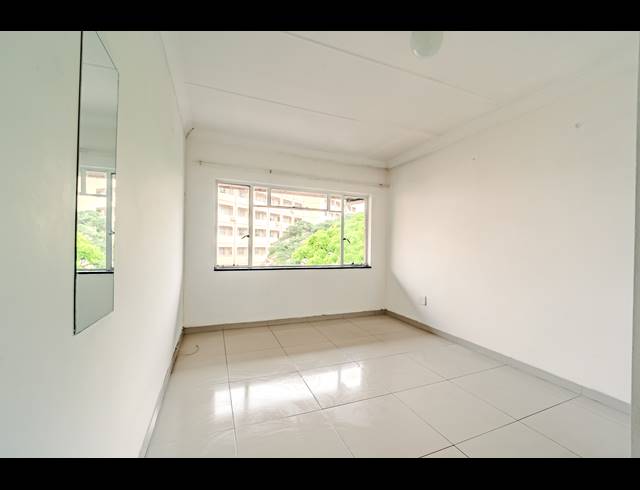 2 BEDROOM APARTMENT FOR SALE IN ESSENWOOD